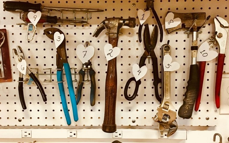 Herramientas colgadas en pared